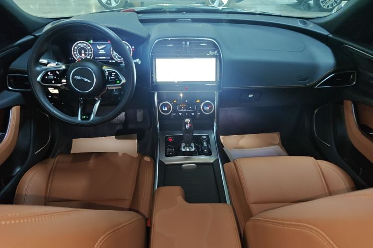 Used Jaguar XEL 2021 2.0T 250 PS R-DYNAMIC S Advanced Sport Edition Center Console