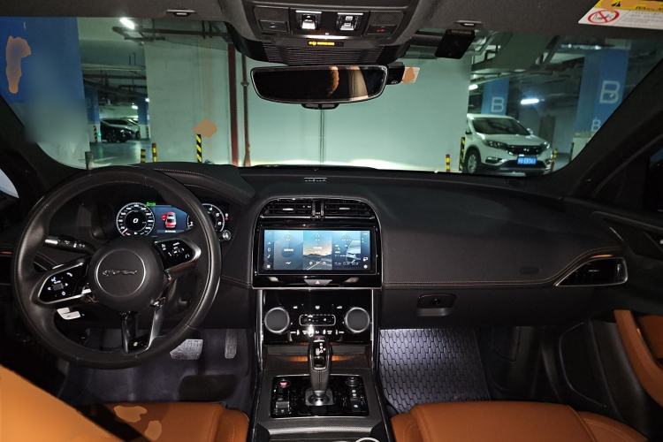 Used Jaguar XEL 2021 2.0T 250 PS R-DYNAMIC S Advanced Sport Edition Center Console