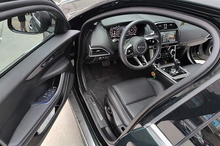 Used Jaguar XEL 2021 2.0T 250 PS R-DYNAMIC S Advanced Sport Edition Driver Seat