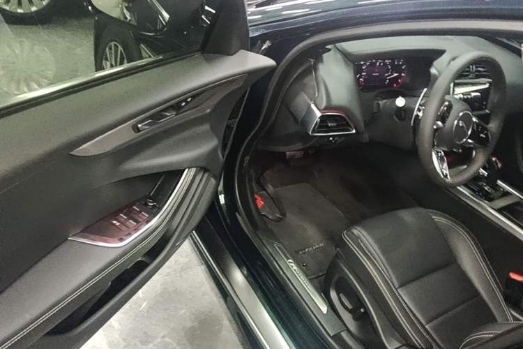 Used Jaguar XEL 2021 2.0T 200PS R-DYNAMIC Youth Sports Edition Driver Seat