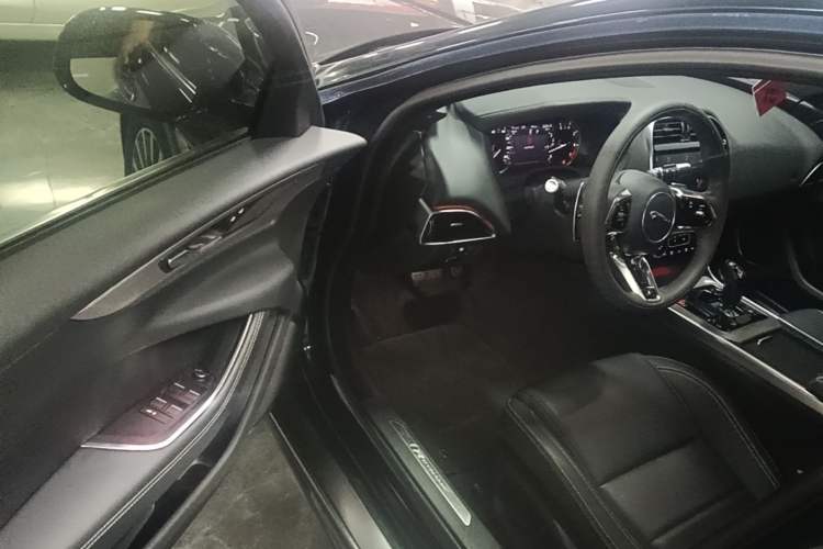Used Jaguar XEL 2021 2.0T 200PS R-DYNAMIC Youth Sports Edition Driver Seat