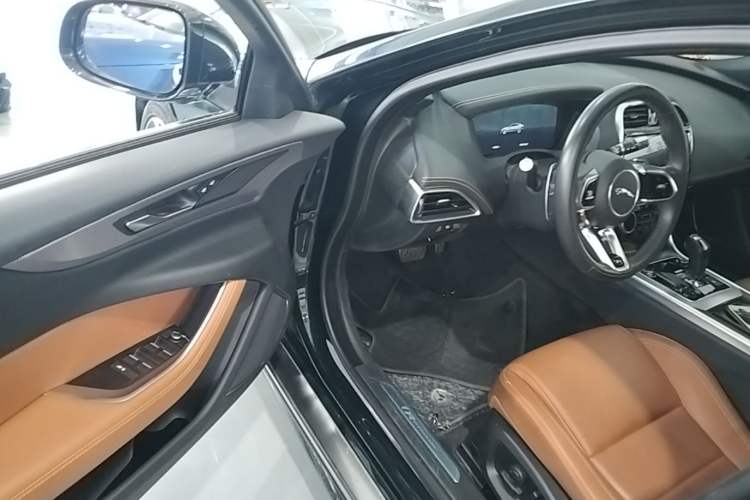 Used Jaguar XEL 2021 2.0T 250 PS R-DYNAMIC S Advanced Sport Edition Driver Seat