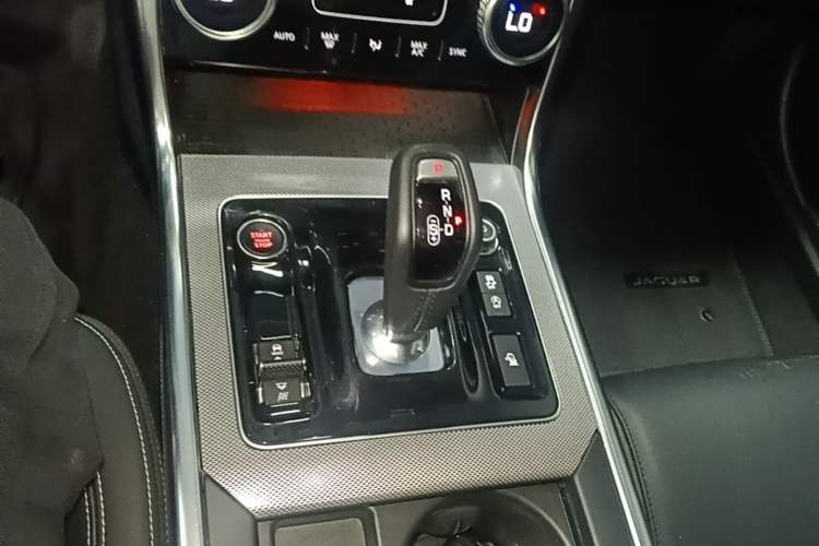 Used Jaguar XEL 2021 2.0T 200PS R-DYNAMIC Youth Sports Edition Gear Lever