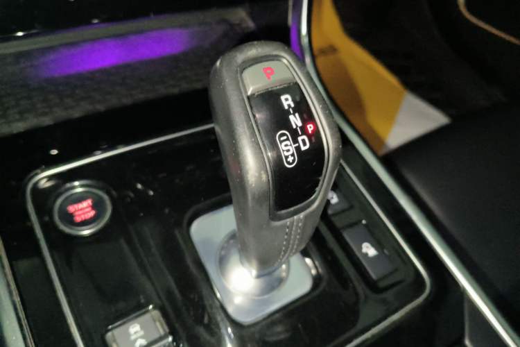 Used Jaguar XEL 2021 2.0T 250 PS S Progressive Elegance Edition Gear Lever