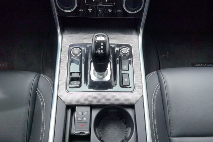 Used Jaguar XEL 2021 2.0T 200PS R-DYNAMIC Youth Sports Edition Gear Lever
