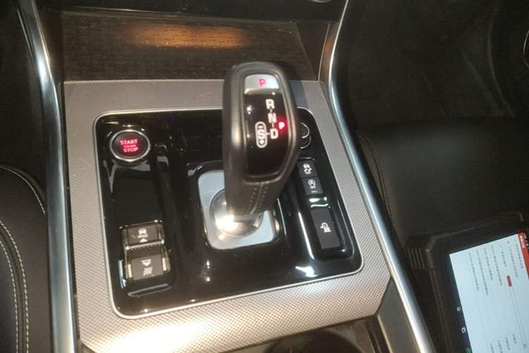 Used Jaguar XEL 2021 2.0T 200PS R-DYNAMIC Youth Sports Edition Gear Lever