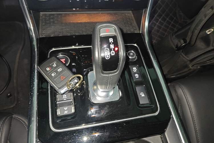Used Jaguar XEL 2021 2.0T 250 PS S Progressive Elegance Edition Gear Lever