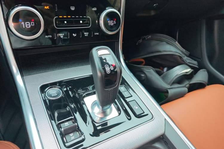 Used Jaguar XEL 2021 2.0T 250 PS R-DYNAMIC S Advanced Sport Edition Gear Lever