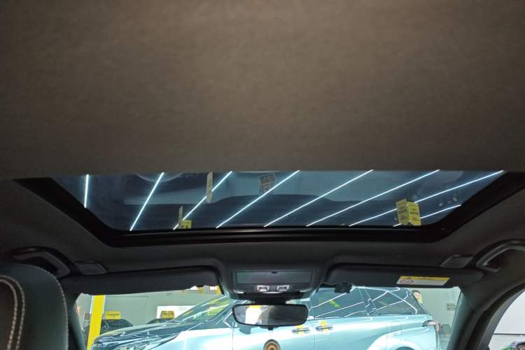 Used Jaguar XEL 2021 2.0T 200PS R-DYNAMIC Youth Sports Edition Headliner