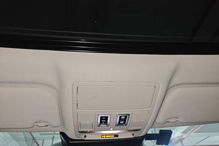Used Jaguar XEL 2021 2.0T 250 PS S Progressive Elegance Edition Headliner