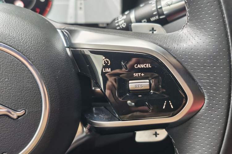 Used Jaguar XEL 2021 2.0T 250 PS R-DYNAMIC S Advanced Sport Edition Interior 12