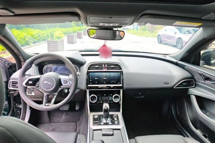 Used Jaguar XEL 2021 2.0T 200PS R-DYNAMIC Youth Sports Edition Interior 3
