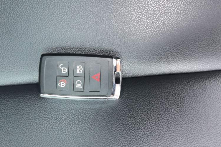 Used Jaguar XEL 2021 2.0T 200PS R-DYNAMIC Youth Sports Edition Interior 3