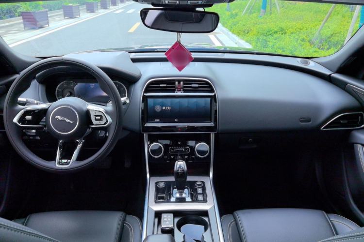 Used Jaguar XEL 2021 2.0T 200PS R-DYNAMIC Youth Sports Edition Interior 4