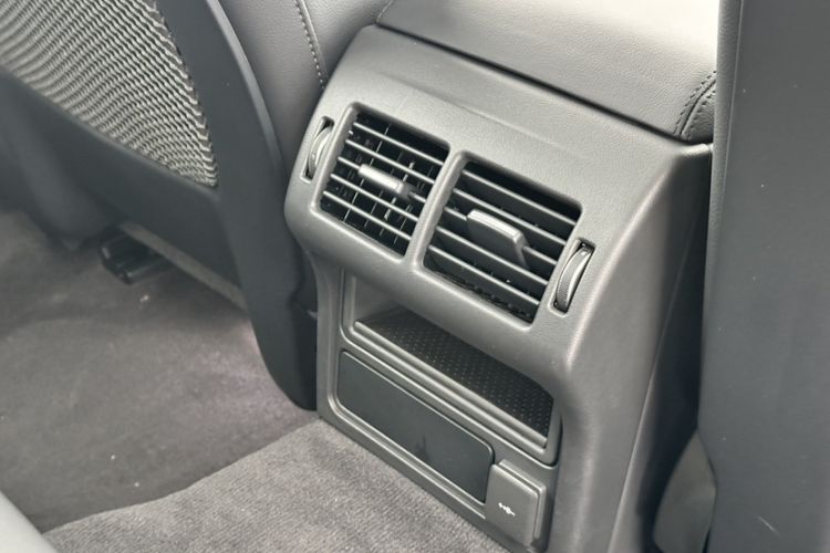 Used Jaguar XEL 2021 2.0T 250 PS S Progressive Elegance Edition Interior 5
