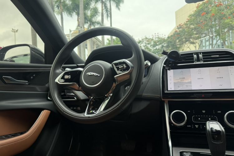Used Jaguar XEL 2021 2.0T 250 PS R-DYNAMIC S Advanced Sport Edition Interior 6