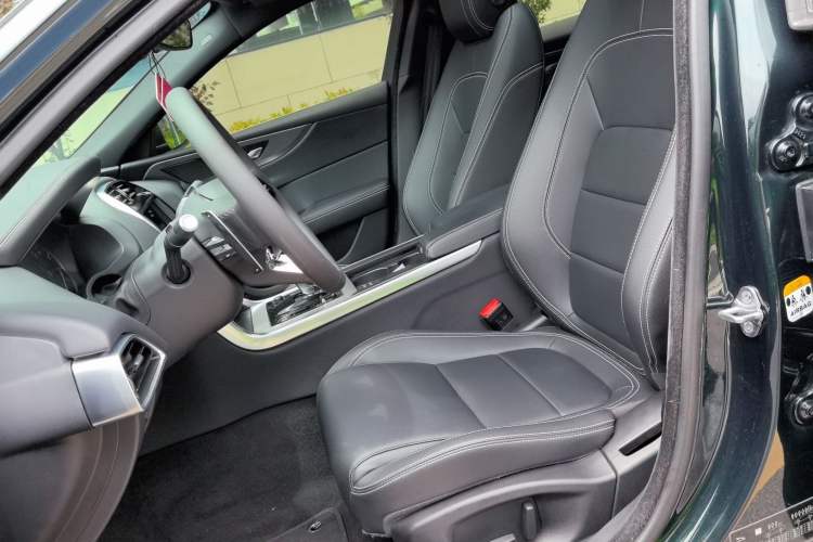 Used Jaguar XEL 2021 2.0T 200PS R-DYNAMIC Youth Sports Edition Left Front Seat