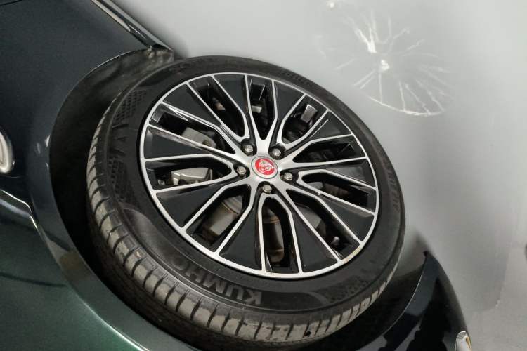Used Jaguar XEL 2021 2.0T 250 PS S Progressive Elegance Edition Left Front Wheel Hub