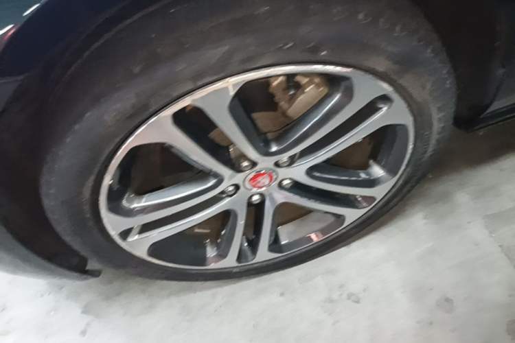 Used Jaguar XEL 2021 2.0T 250 PS R-DYNAMIC S Advanced Sport Edition Left Front Wheel Hub