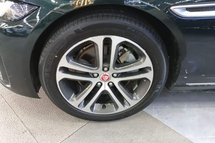 Used Jaguar XEL 2021 2.0T 250 PS R-DYNAMIC S Advanced Sport Edition Left Front Wheel Hub