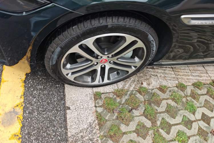Used Jaguar XEL 2021 2.0T 250 PS R-DYNAMIC S Advanced Sport Edition Left Front Wheel Hub
