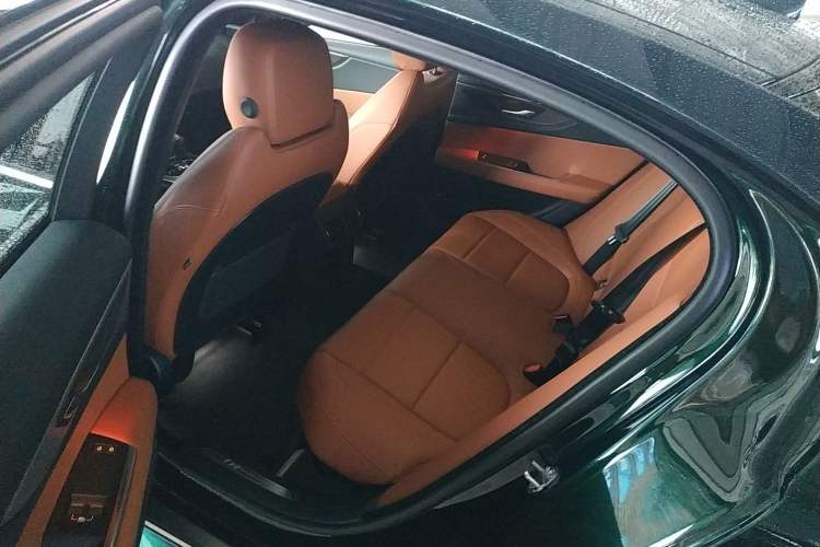 Used Jaguar XEL 2021 2.0T 250 PS R-DYNAMIC S Advanced Sport Edition Left Rear Seat