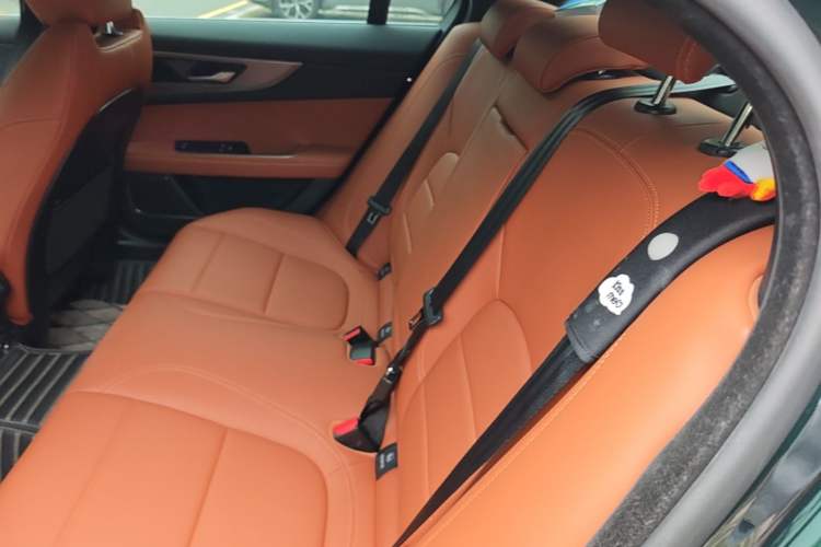 Used Jaguar XEL 2021 2.0T 250 PS R-DYNAMIC S Advanced Sport Edition Left Rear Seat