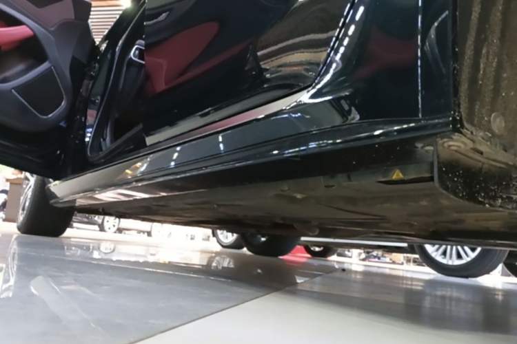 Used Jaguar XEL 2021 2.0T 250 PS R-DYNAMIC S Advanced Sport Edition Left Side Sill
