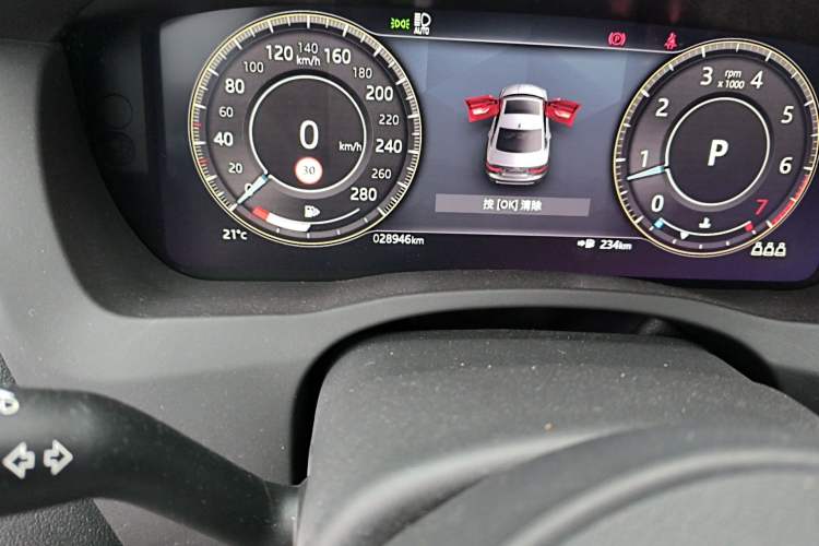 Used Jaguar XEL 2021 2.0T 250 PS R-DYNAMIC S Advanced Sport Edition Odometer Close Up