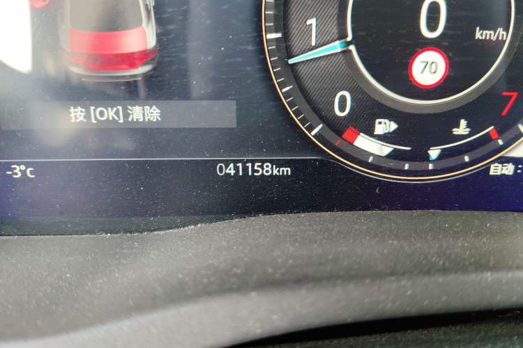 Used Jaguar XEL 2021 2.0T 250 PS R-DYNAMIC S Advanced Sport Edition Odometer Close Up