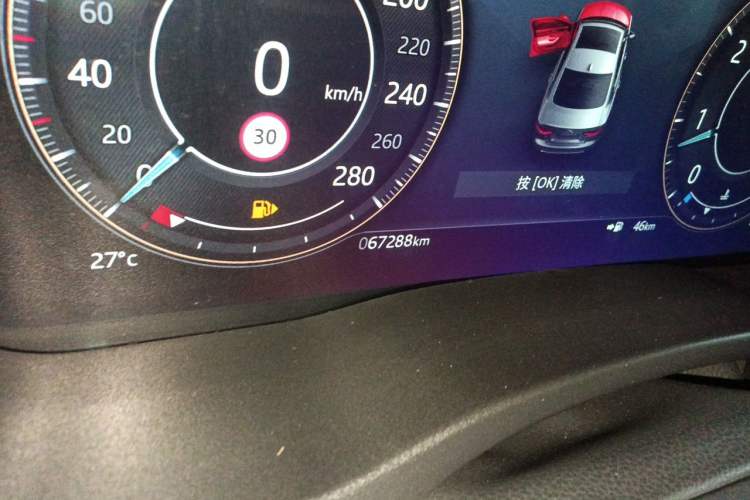Used Jaguar XEL 2021 2.0T 250 PS R-DYNAMIC S Advanced Sport Edition Odometer Close Up