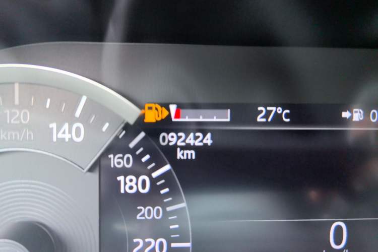 Used Jaguar XEL 2021 2.0T 200PS R-DYNAMIC Youth Sports Edition Odometer Close Up