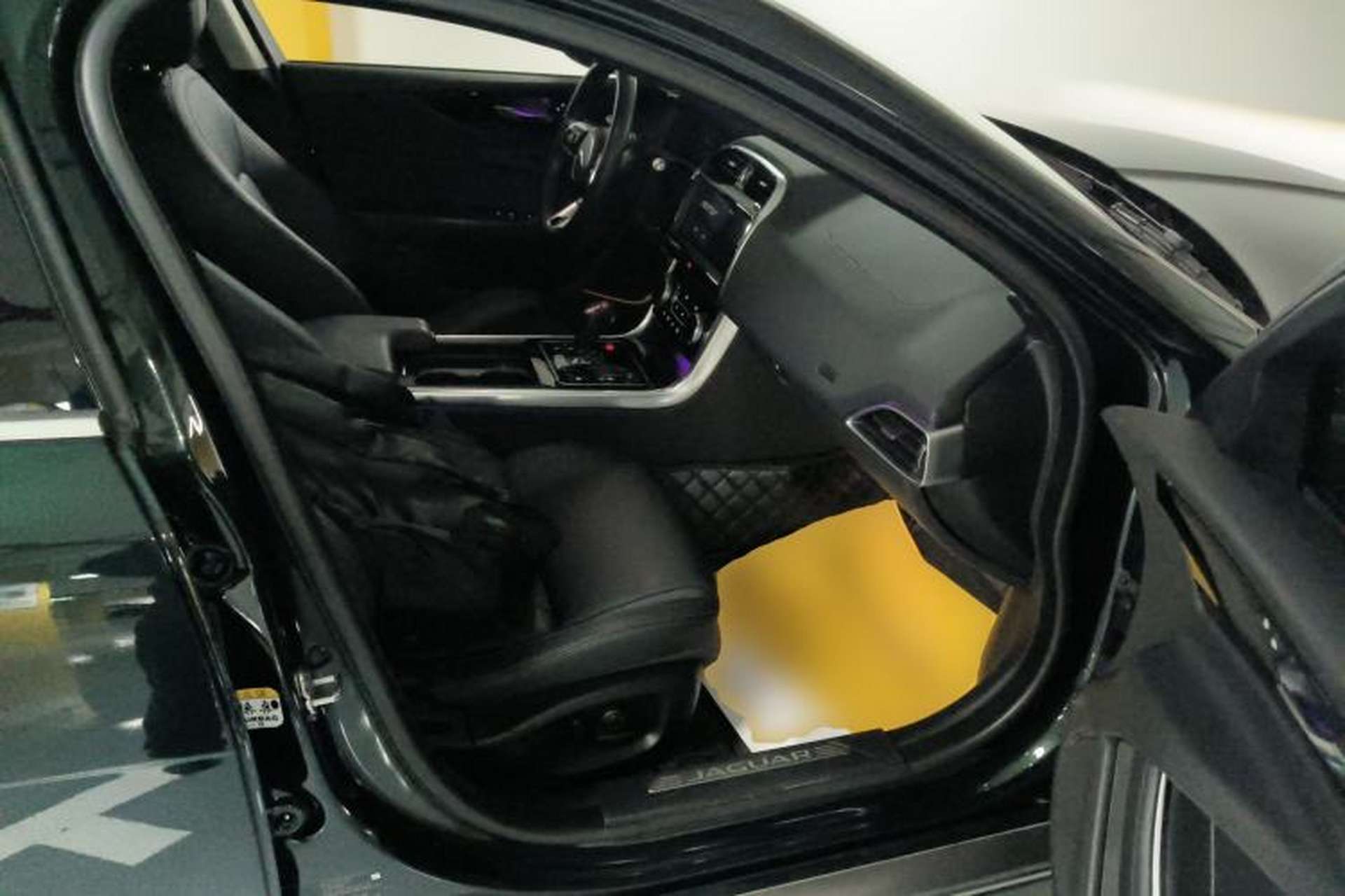Used Jaguar XEL 2021 2.0T 250 PS S Progressive Elegance Edition Right Front Seat