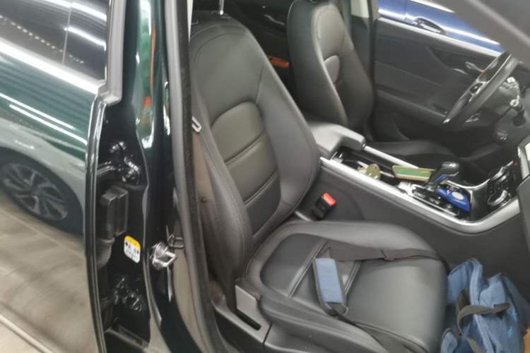 Used Jaguar XEL 2021 2.0T 250 PS S Progressive Elegance Edition Right Front Seat