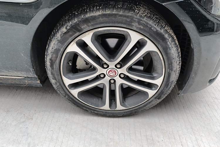 Used Jaguar XEL 2021 2.0T 250 PS R-DYNAMIC S Advanced Sport Edition Right Front Wheel Hub