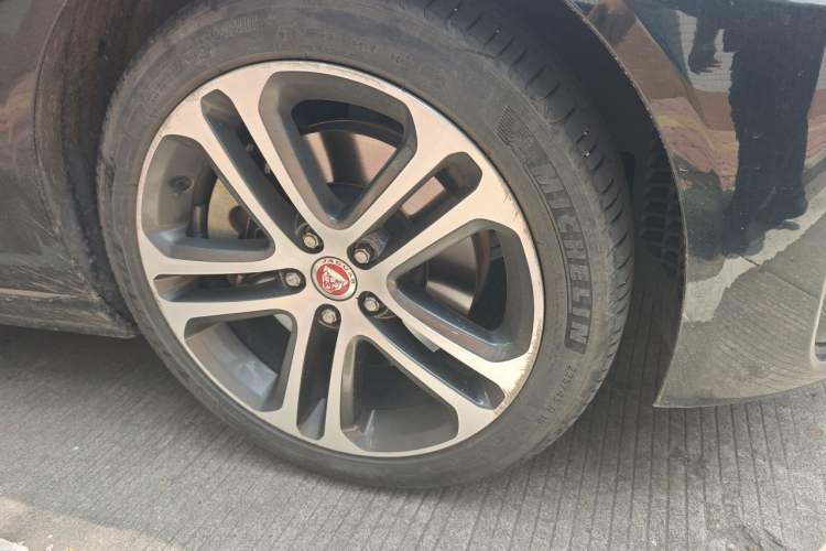 Used Jaguar XEL 2021 2.0T 250 PS R-DYNAMIC S Advanced Sport Edition Right Front Wheel Hub