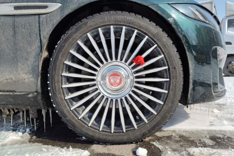 Used Jaguar XEL 2021 2.0T 250 PS R-DYNAMIC S Advanced Sport Edition Right Front Wheel Hub