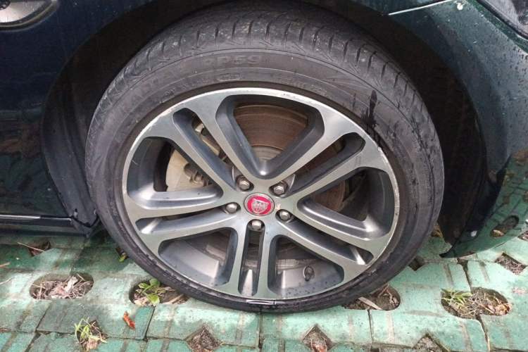 Used Jaguar XEL 2021 2.0T 250 PS R-DYNAMIC S Advanced Sport Edition Right Front Wheel Hub