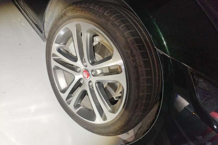 Used Jaguar XEL 2021 2.0T 250 PS R-DYNAMIC S Advanced Sport Edition Right Front Wheel Hub