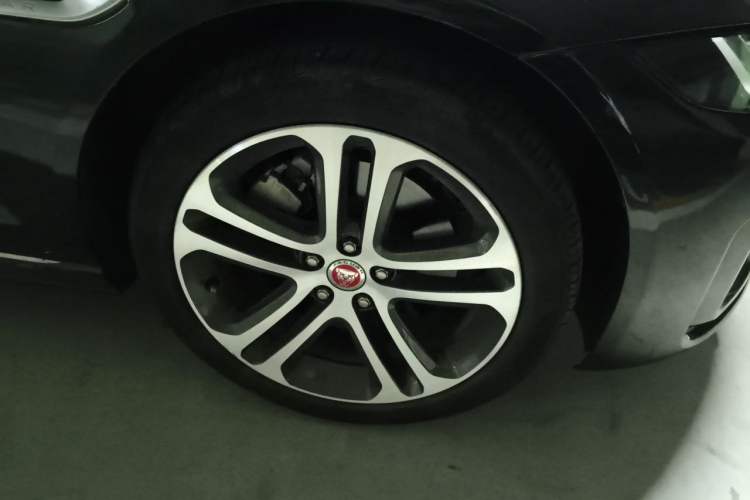 Used Jaguar XEL 2021 2.0T 250 PS R-DYNAMIC S Advanced Sport Edition Right Front Wheel Hub