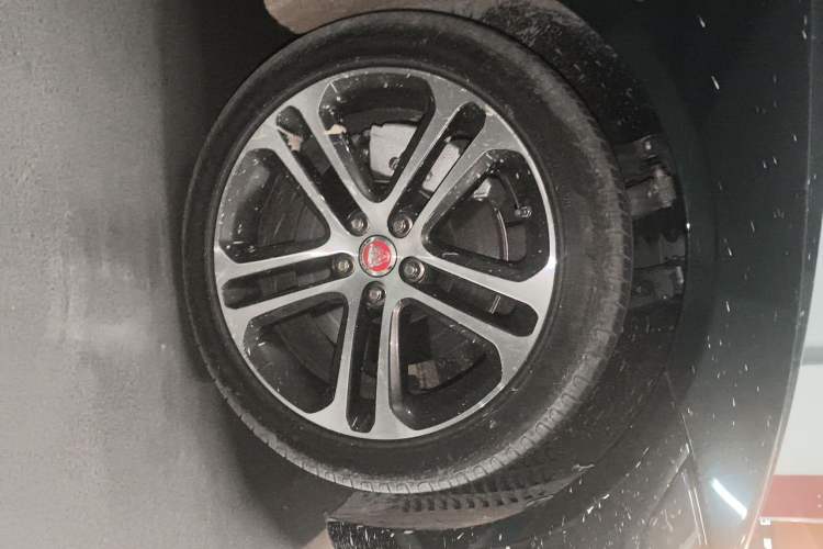 Used Jaguar XEL 2021 2.0T 250 PS R-DYNAMIC S Advanced Sport Edition Right Front Wheel Hub