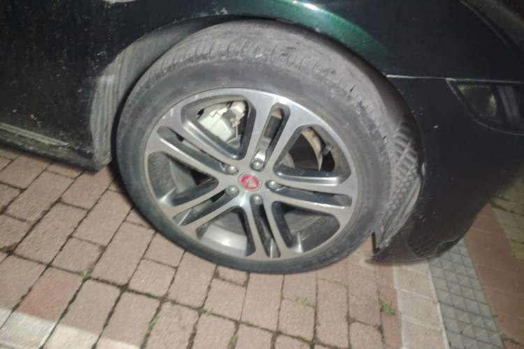 Used Jaguar XEL 2021 2.0T 250 PS R-DYNAMIC S Advanced Sport Edition Right Front Wheel Hub