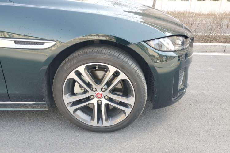Used Jaguar XEL 2021 2.0T 250 PS R-DYNAMIC S Advanced Sport Edition Right Front Wheel Hub