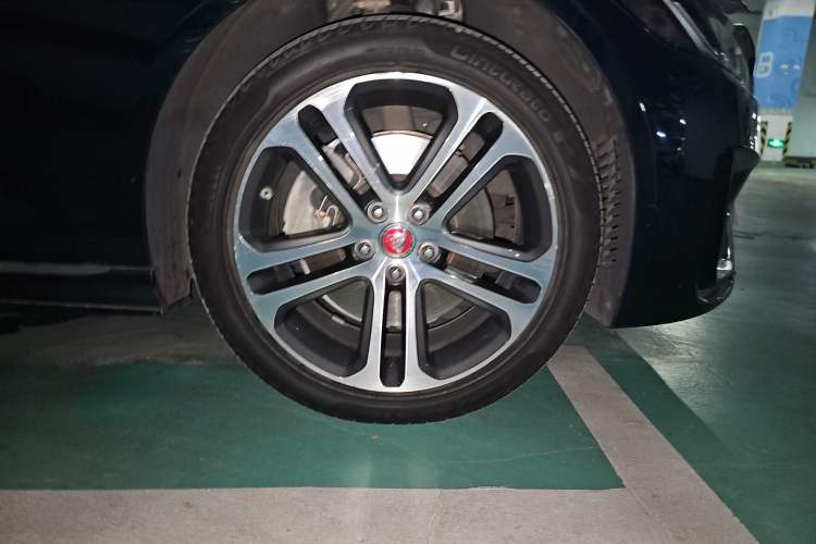 Used Jaguar XEL 2021 2.0T 250 PS R-DYNAMIC S Advanced Sport Edition Right Front Wheel Hub