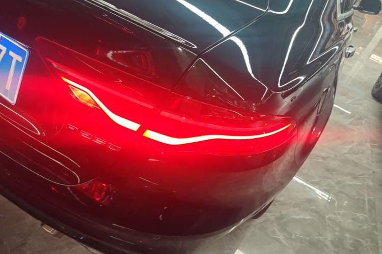 Used Jaguar XEL 2021 2.0T 250 PS R-DYNAMIC S Advanced Sport Edition Right Rear Taillight