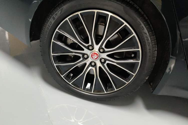 Used Jaguar XEL 2021 2.0T 250 PS S Progressive Elegance Edition Right Rear Wheel Hub