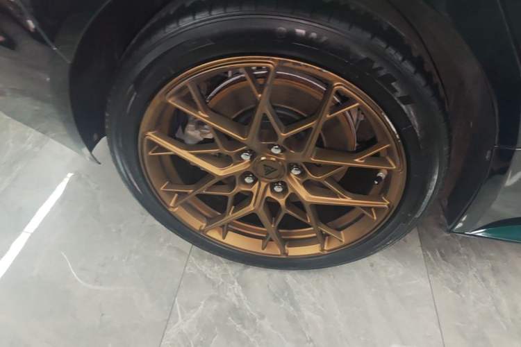 Used Jaguar XEL 2021 2.0T 250 PS R-DYNAMIC S Advanced Sport Edition Right Rear Wheel Hub