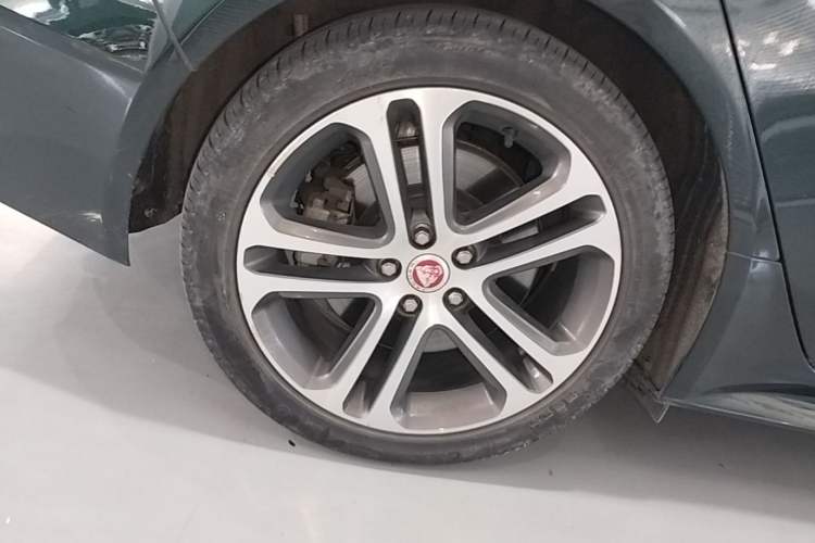 Used Jaguar XEL 2021 2.0T 250 PS R-DYNAMIC S Advanced Sport Edition Right Rear Wheel Hub