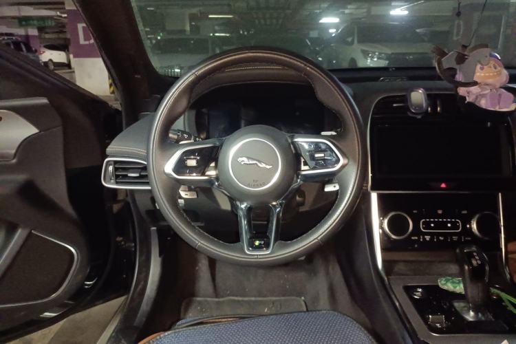 Used Jaguar XEL 2021 2.0T 250 PS R-DYNAMIC S Advanced Sport Edition Steering Wheel