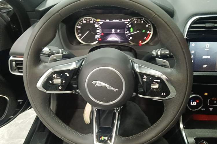Used Jaguar XEL 2021 2.0T 200PS R-DYNAMIC Youth Sports Edition Steering Wheel